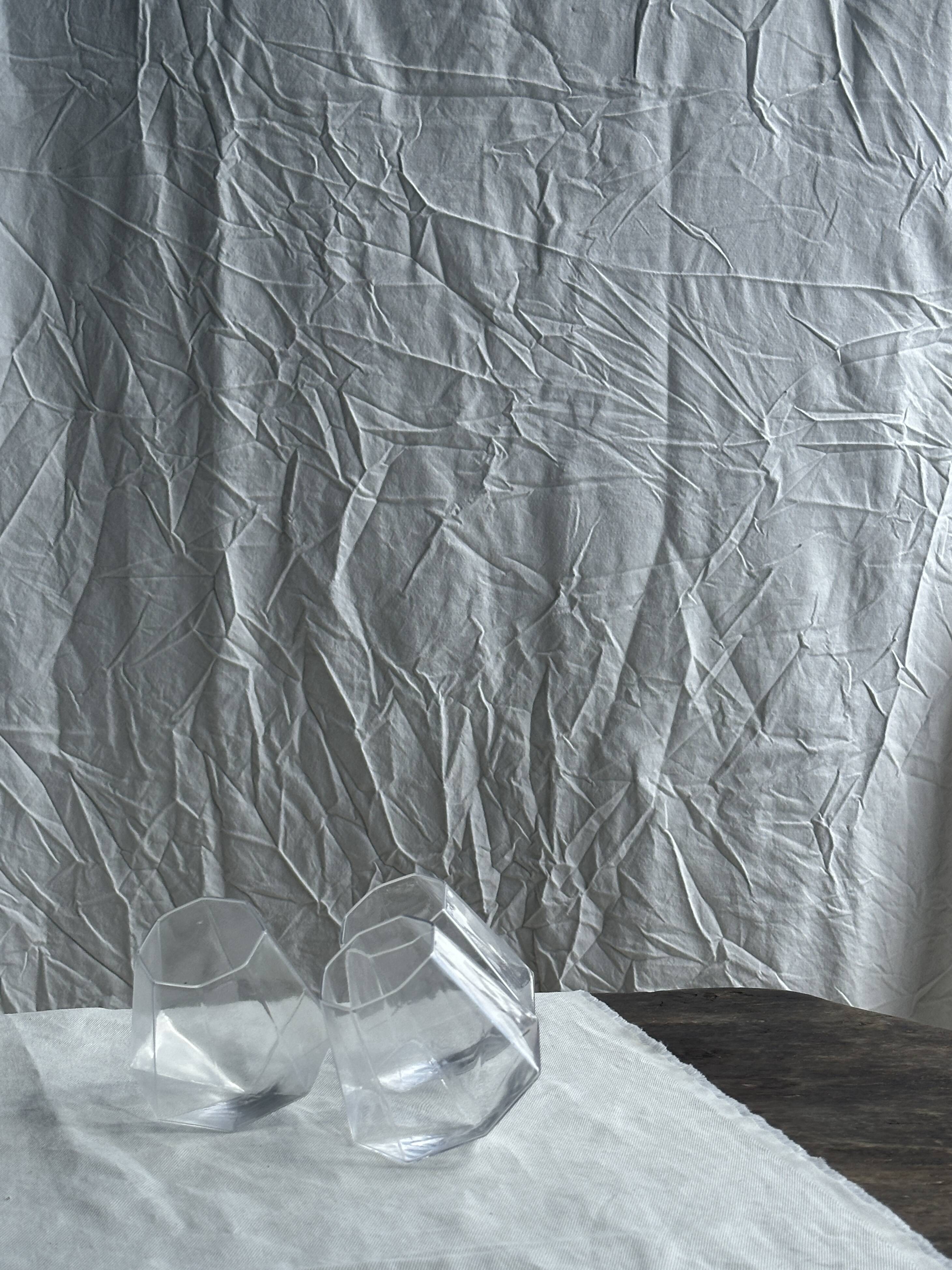 Small geometric carafe with diamond-shaped stopper and its 4 glasses