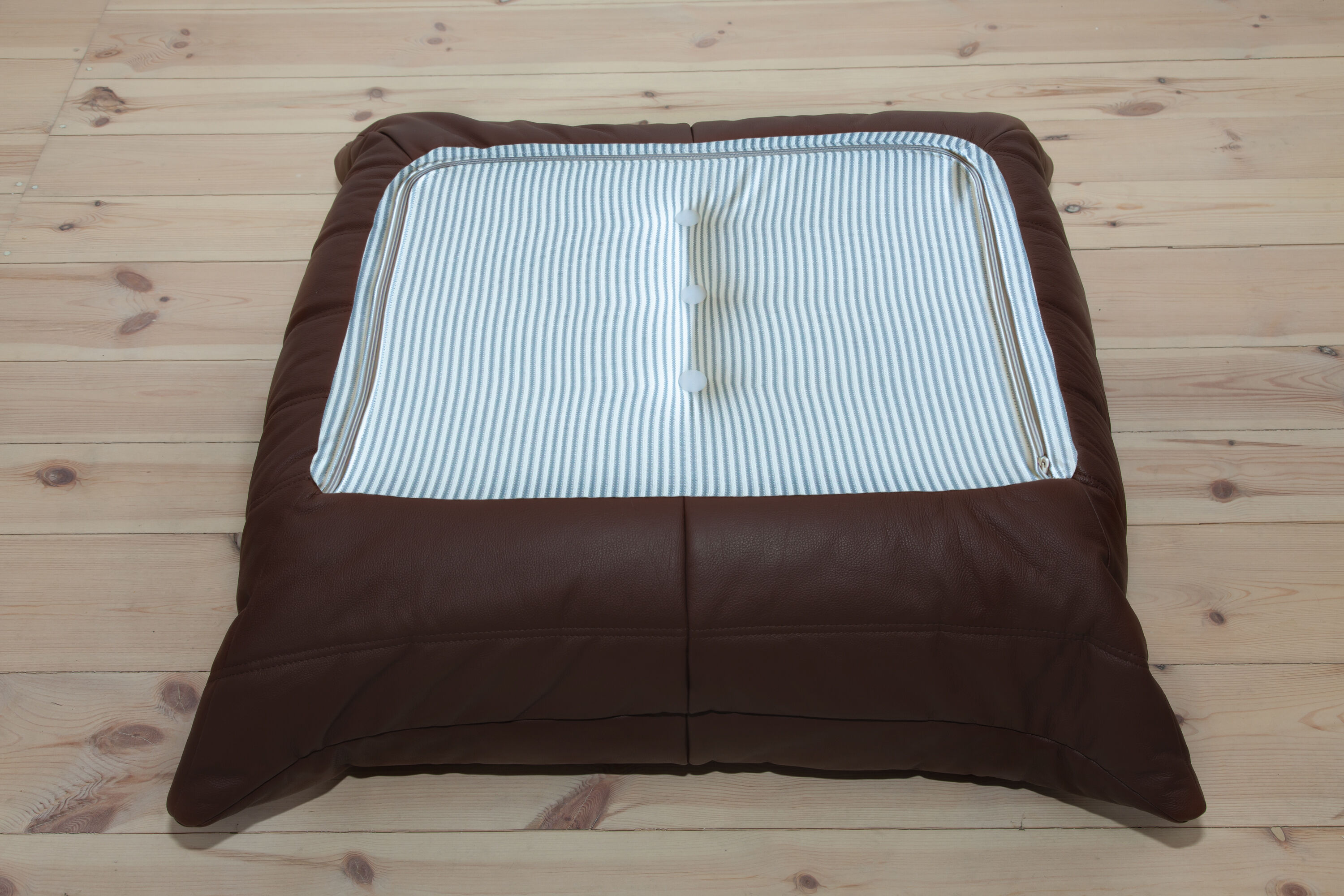 Togo ottoman model designed by Michel Ducaroy 1973