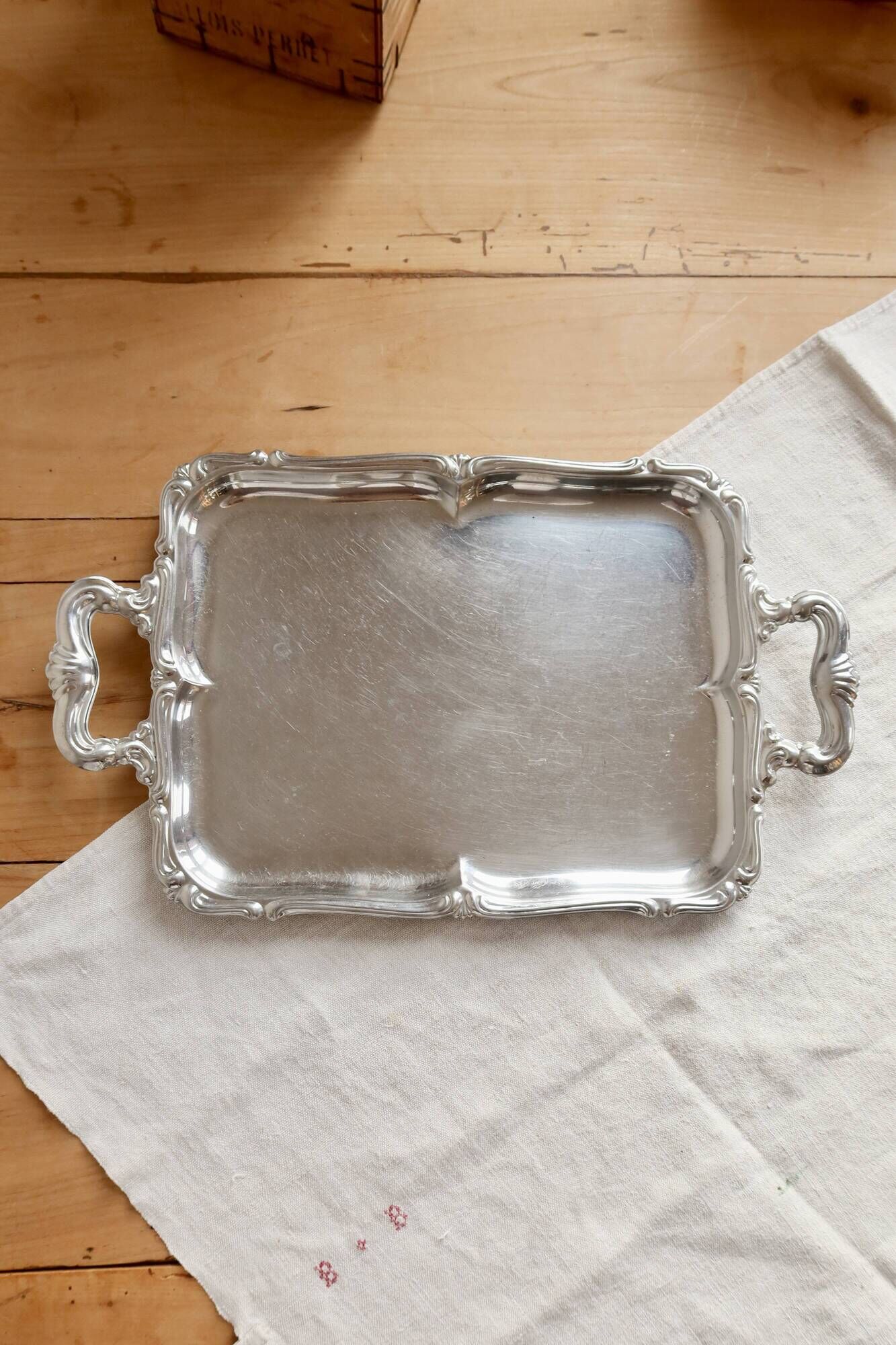 Vintage silver-plated service tray – Rococo handles