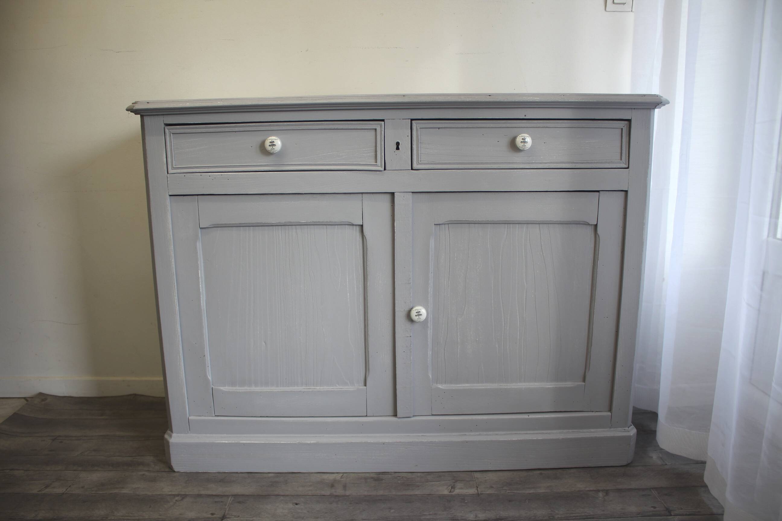 Buffet parisien restauré gris patiné 2 portes 2 tiroirs