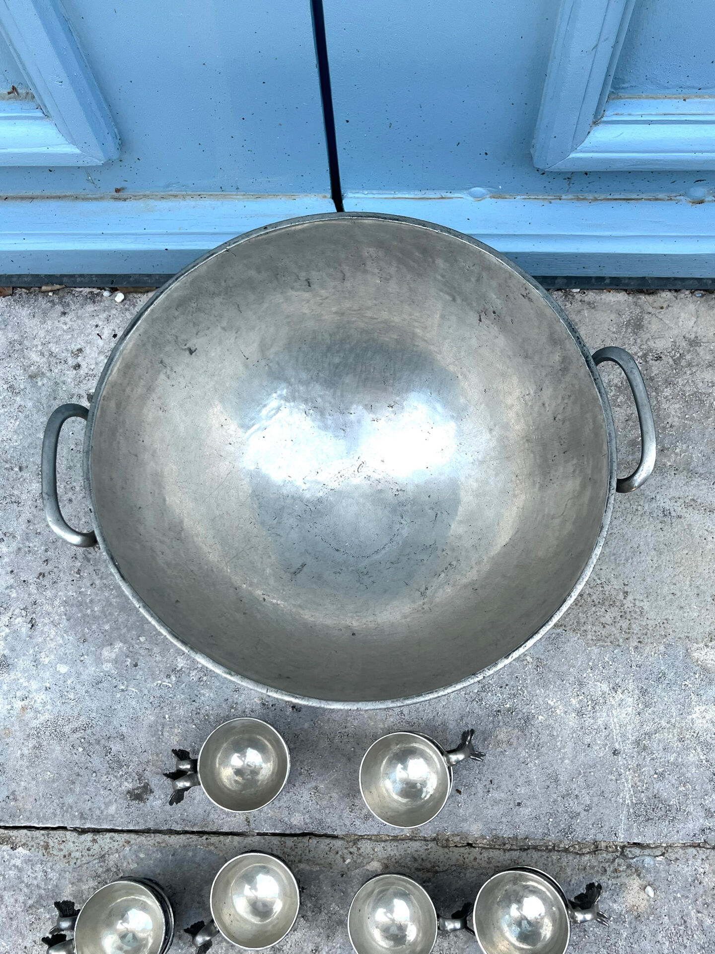 French pewter punch bowl set with 10 cups and ladle – grapevine Etain