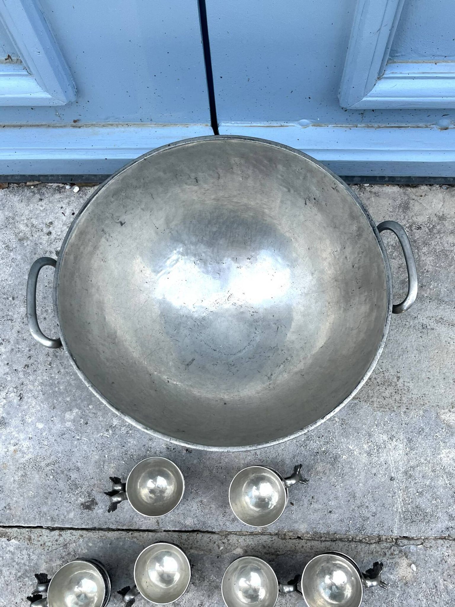 French pewter punch bowl set with 10 cups and ladle – grapevine Etain