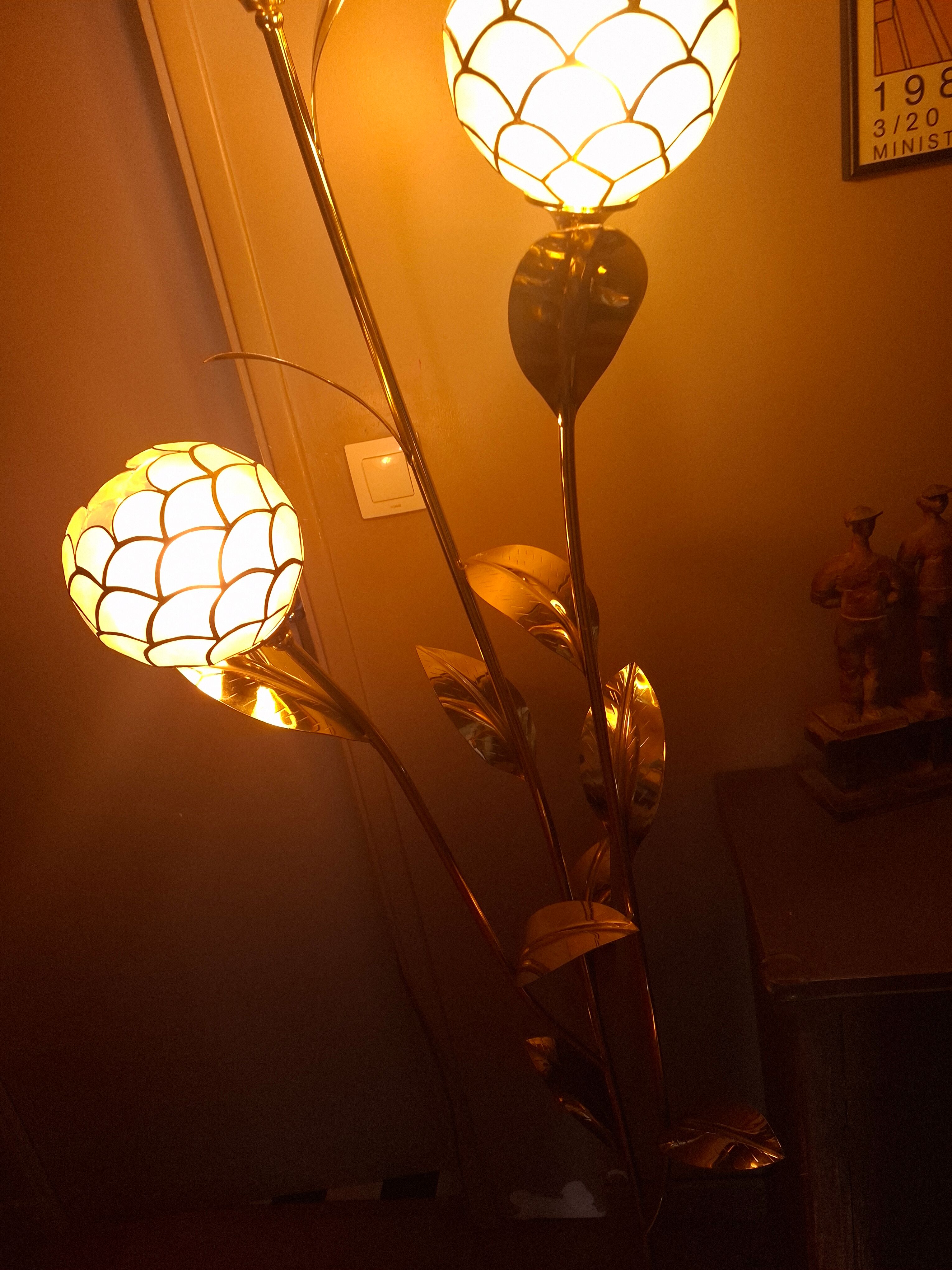 Floral floor lamp in pearlescent Capiz, 1970s.