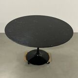 Eero Saarinen Tulip Dining Table by Knoll in black Marble