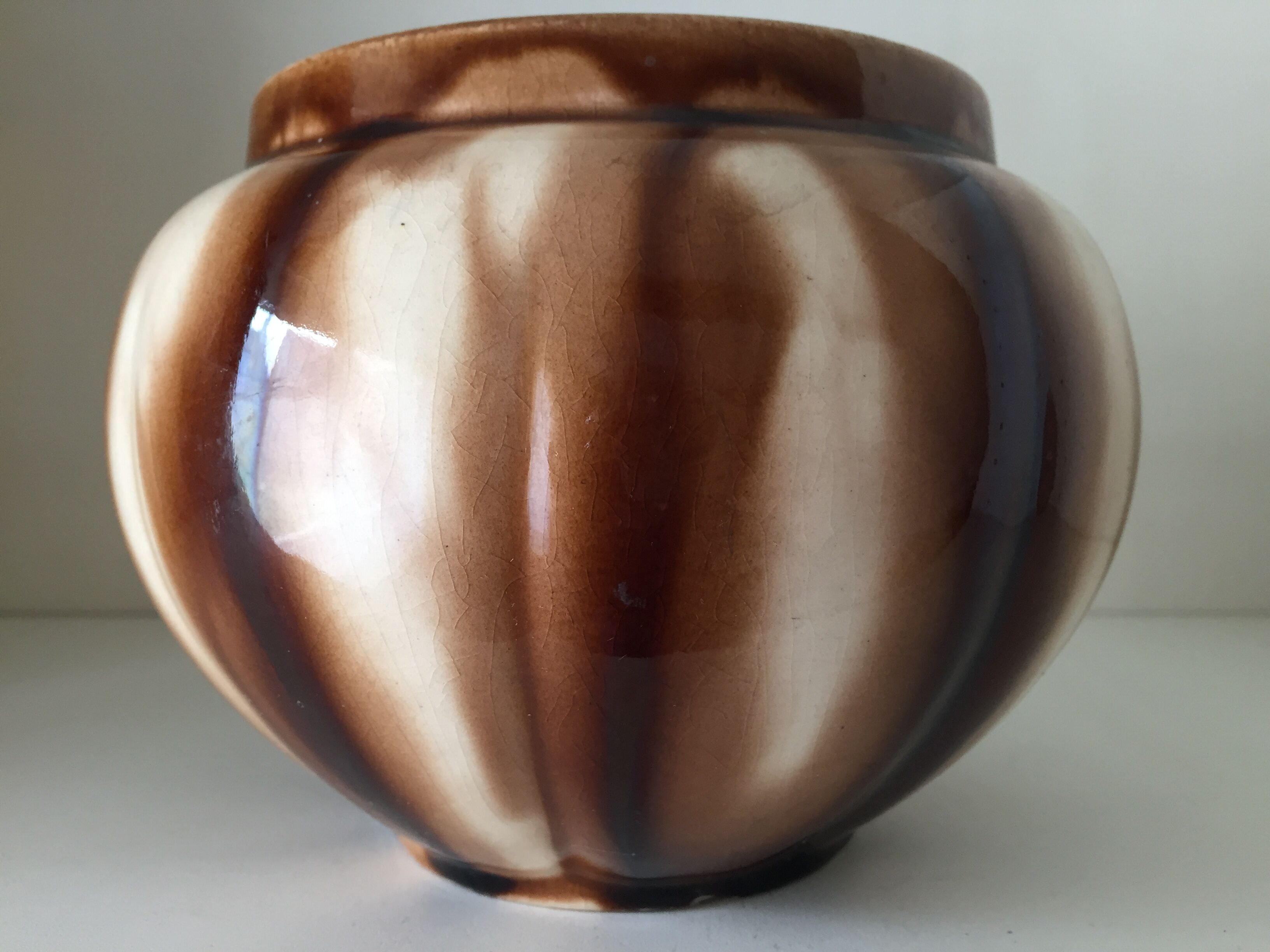 Art deco ceramic pot cover