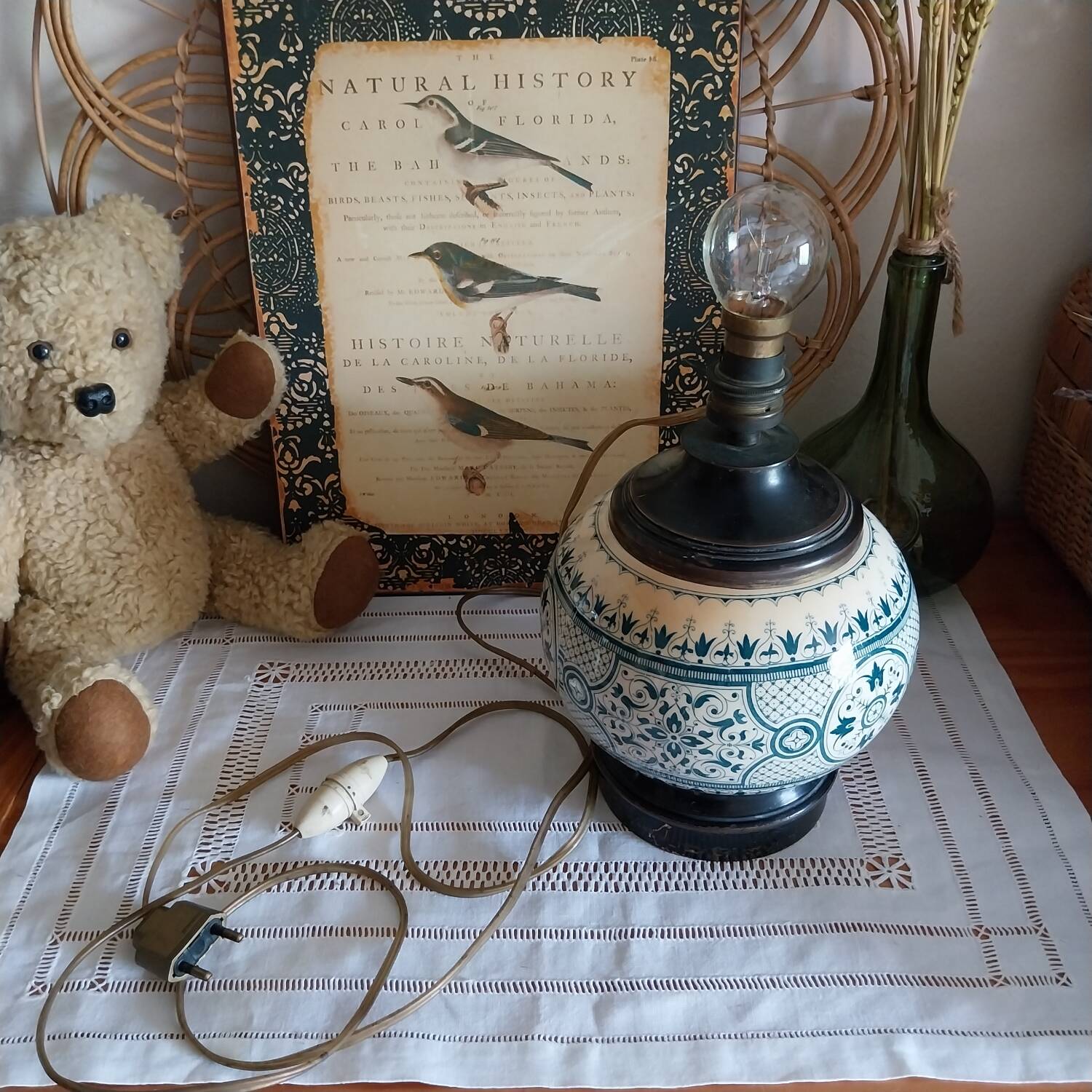 Old iron earth ceramic ball lamp base