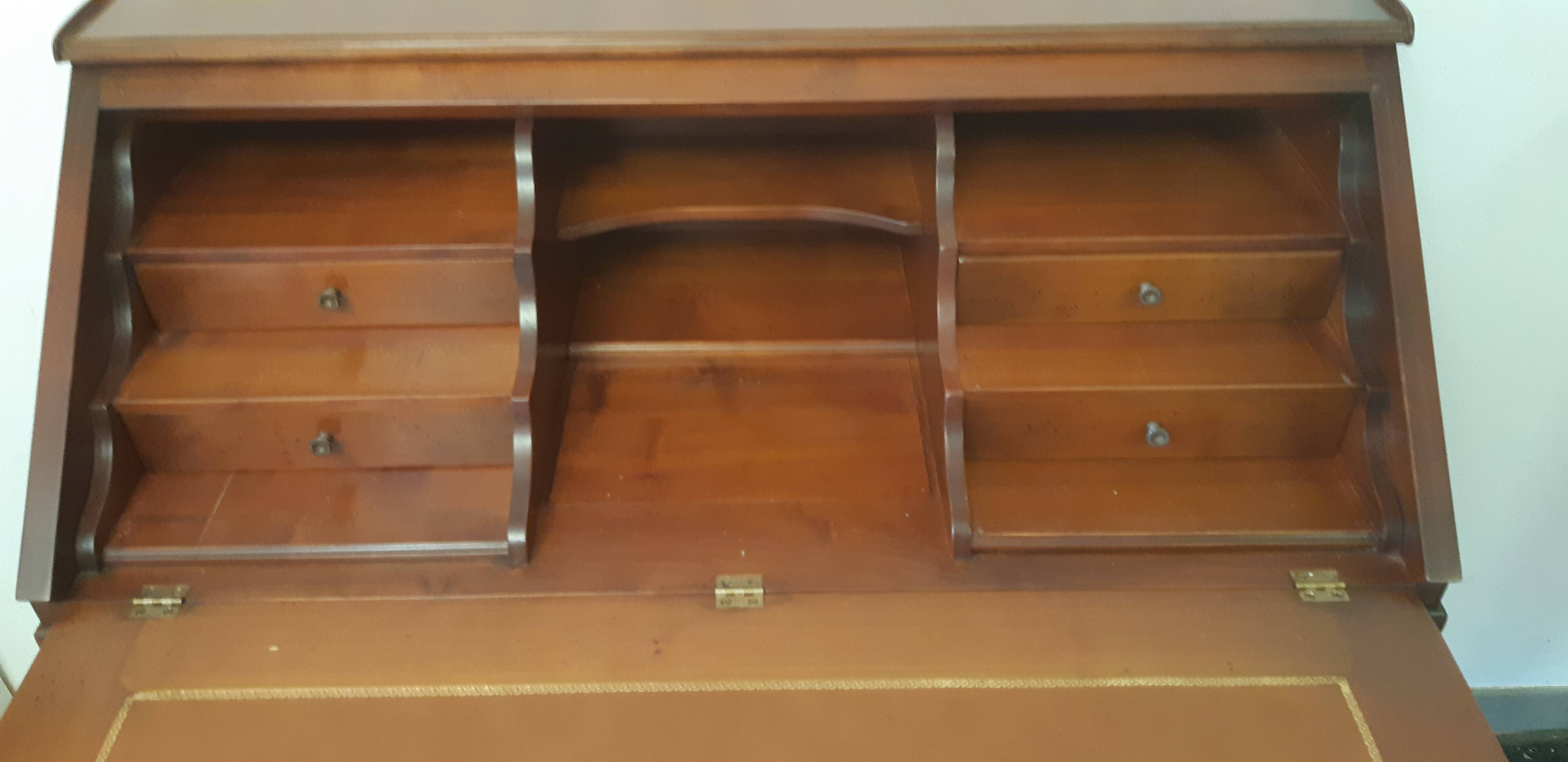 Sloping secretary, Louis XVI style donkey back desk, very good 20th century copy