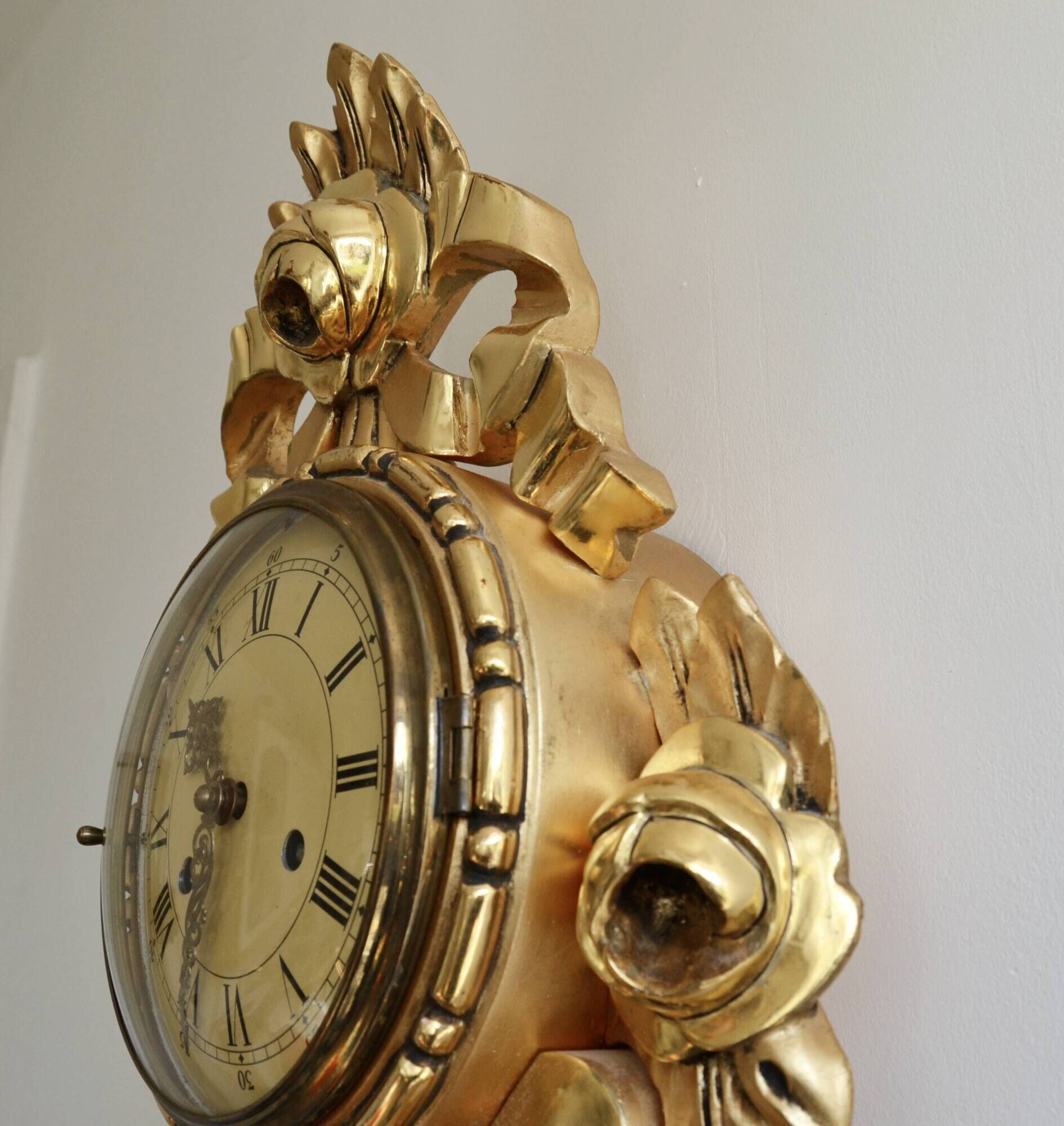 Vintage Gilded Carved Wood Rococo Style Floral Perivale Wall Clock 1960s