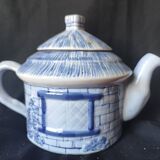 Thai teapot /hand painted porcelain Thailand