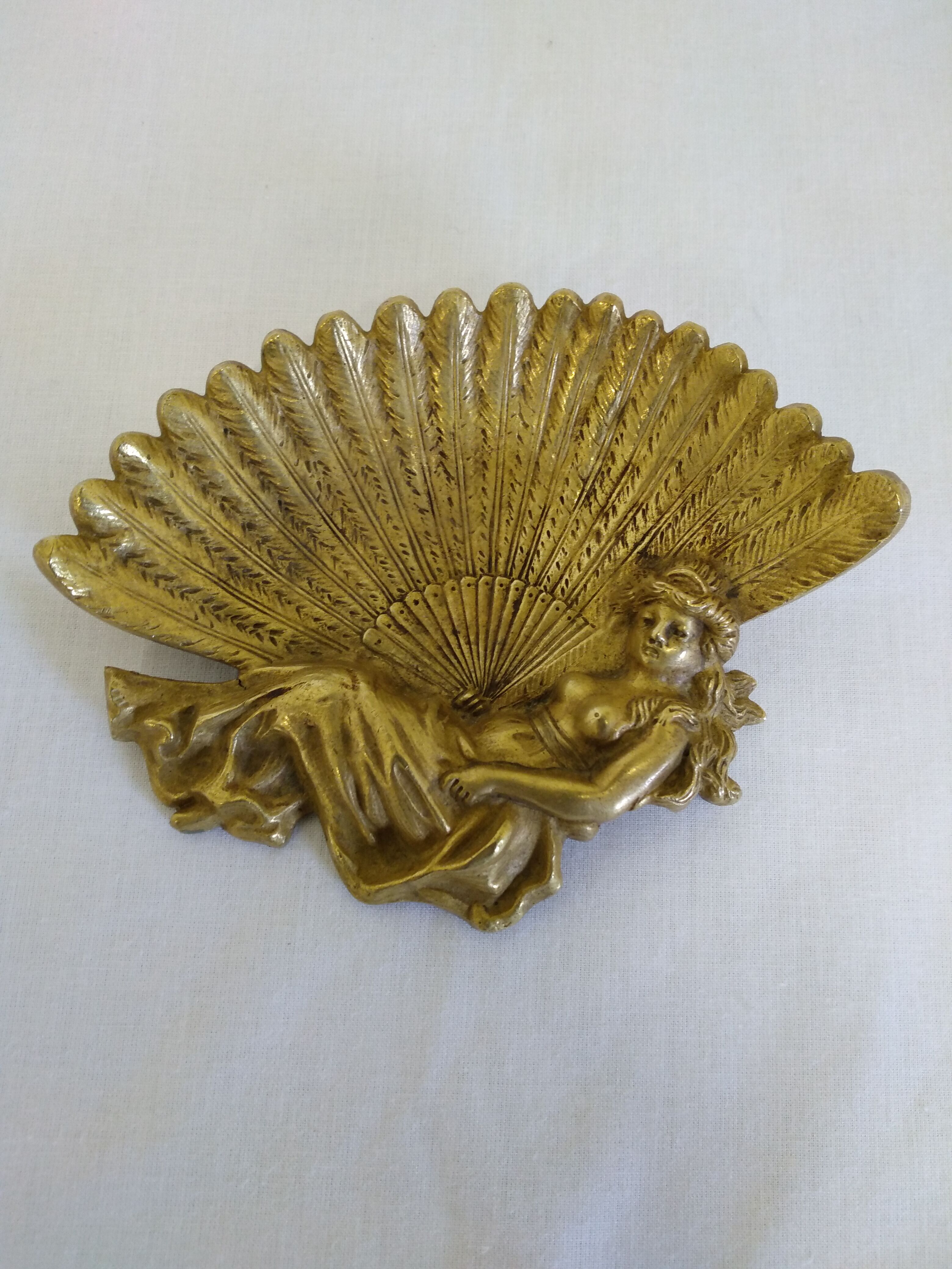 Cendrier/ vide poche en bronze ancien