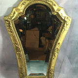 Miroir biseauté en bois et stuc doré 49 x 35,5 cm