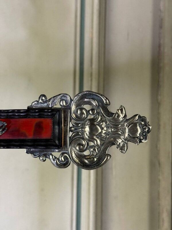 Christ en croix, crucifix en bois et écaille rouge, argent massif, Anvers XVIIème siècle