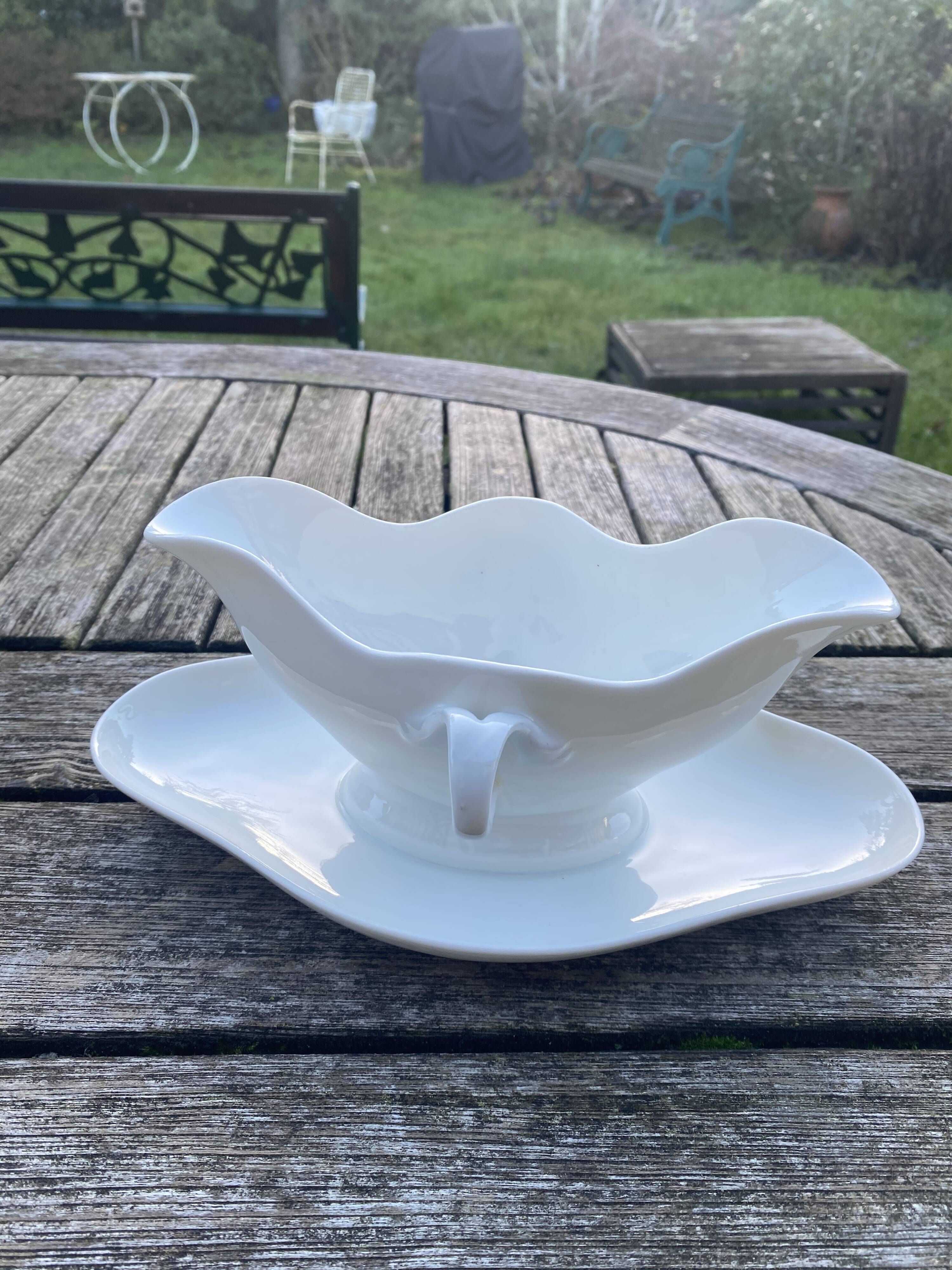 Porcelain sauce boat tableware