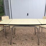 Table and 4 chairs in formica