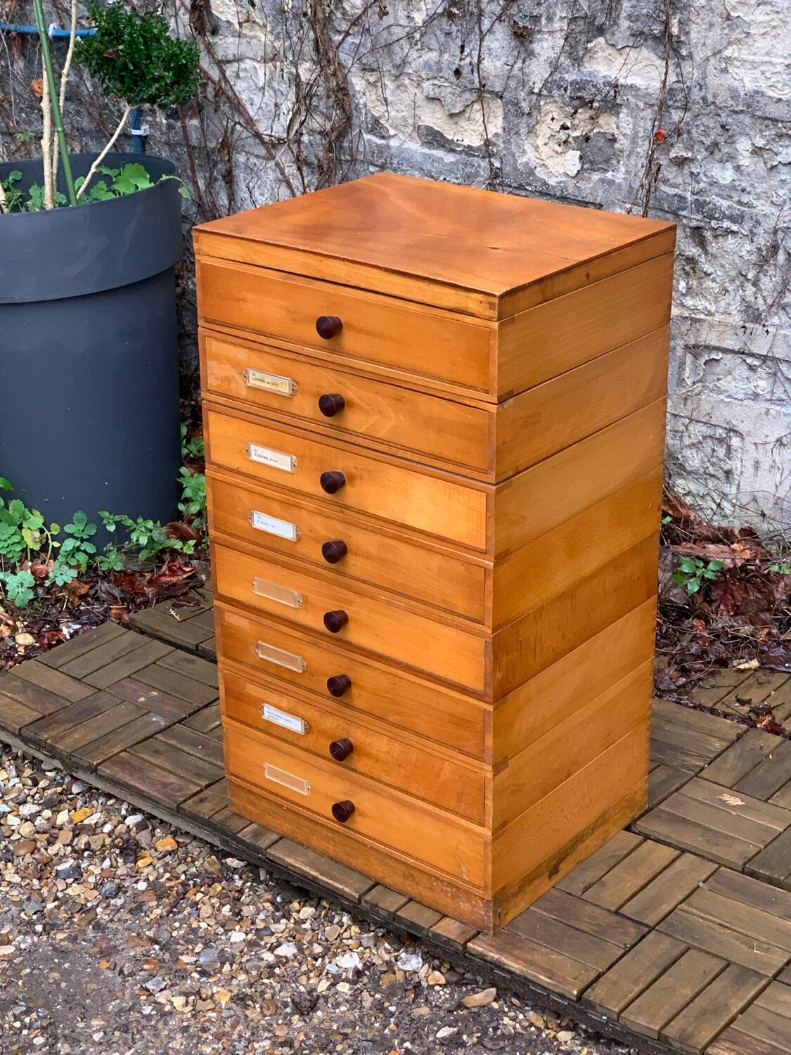 Vintage drawer cabinet with Bakelite knobs from the 1950s.