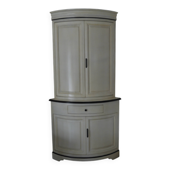 Corner cabinet