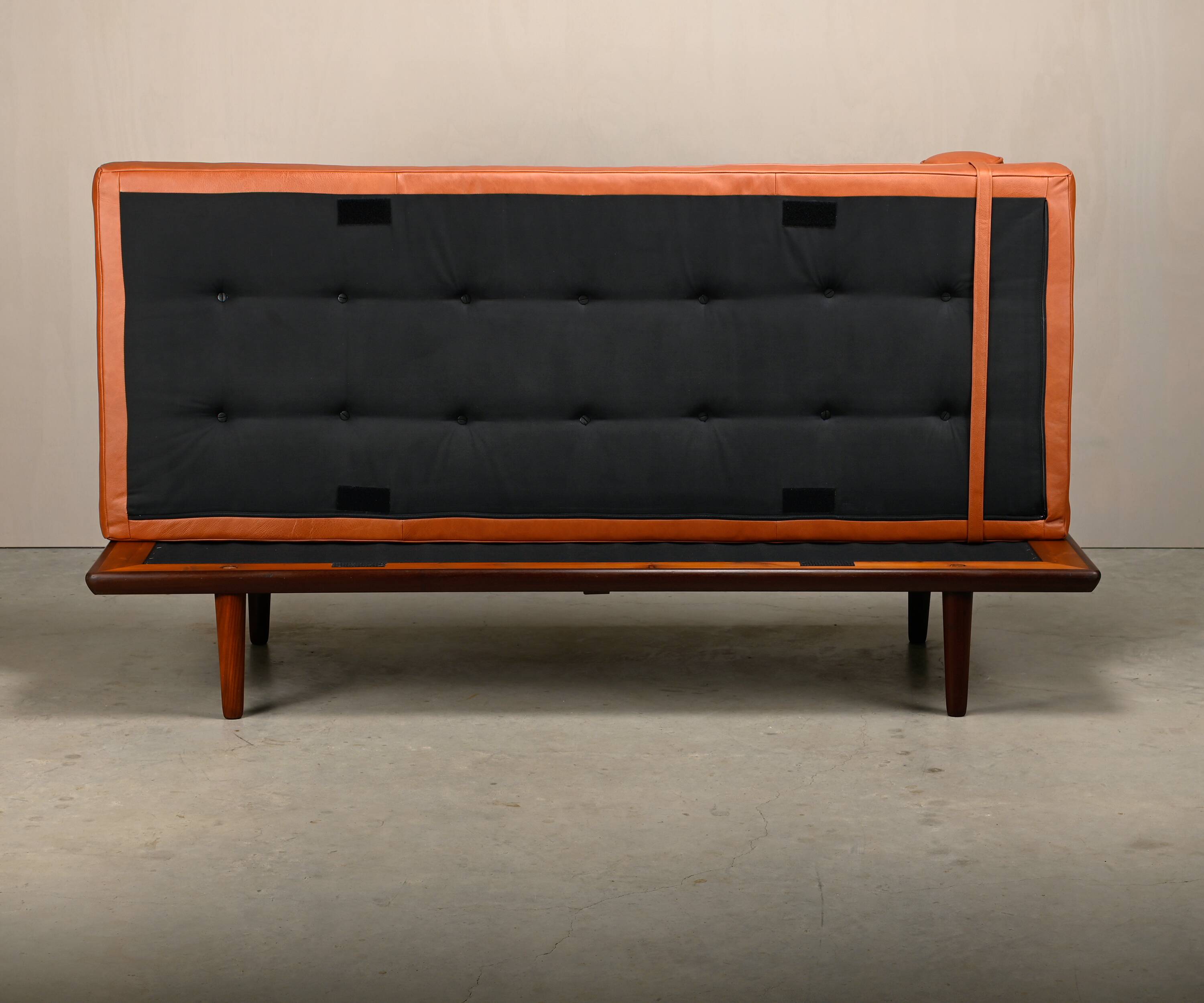Hans J. Wegner GE19 Daybed in Teak and Camel Leather for Getama Denmark