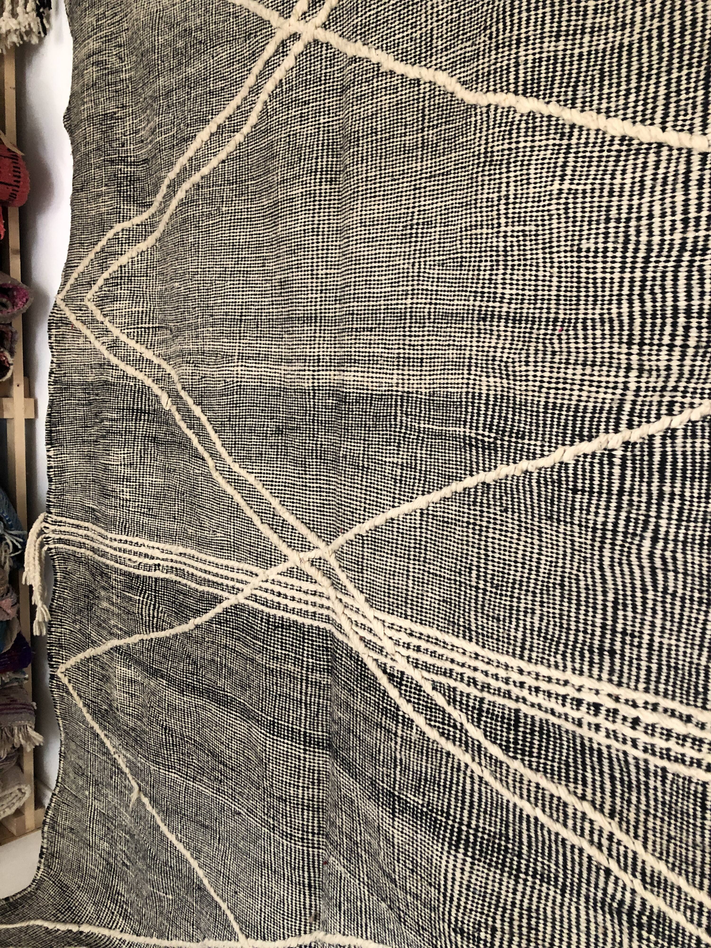Moroccan Berber carpet Kilim Zanafi black and white 3,36X2.10m
