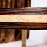 Table à manger en bois style Memphis, Italie