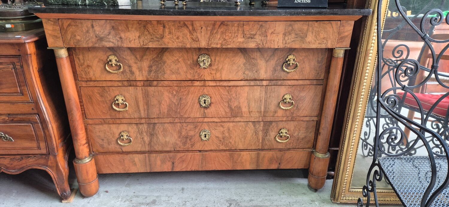 Empire-style chest of drawers with 4 drawers in light walnut, 19th century.
