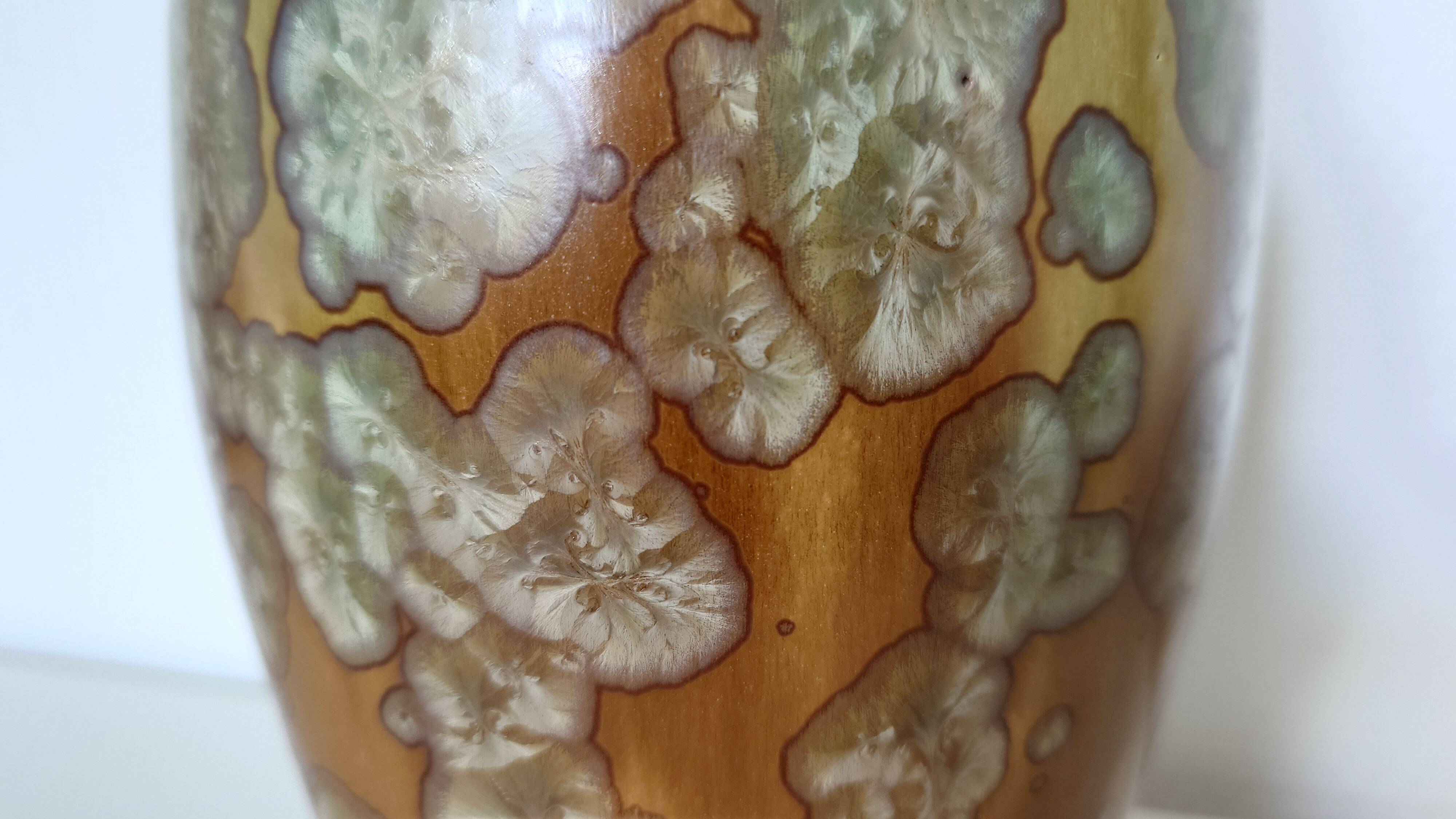 Iridescent crystal-glazed ceramic vase, with two handles, decorative piece.