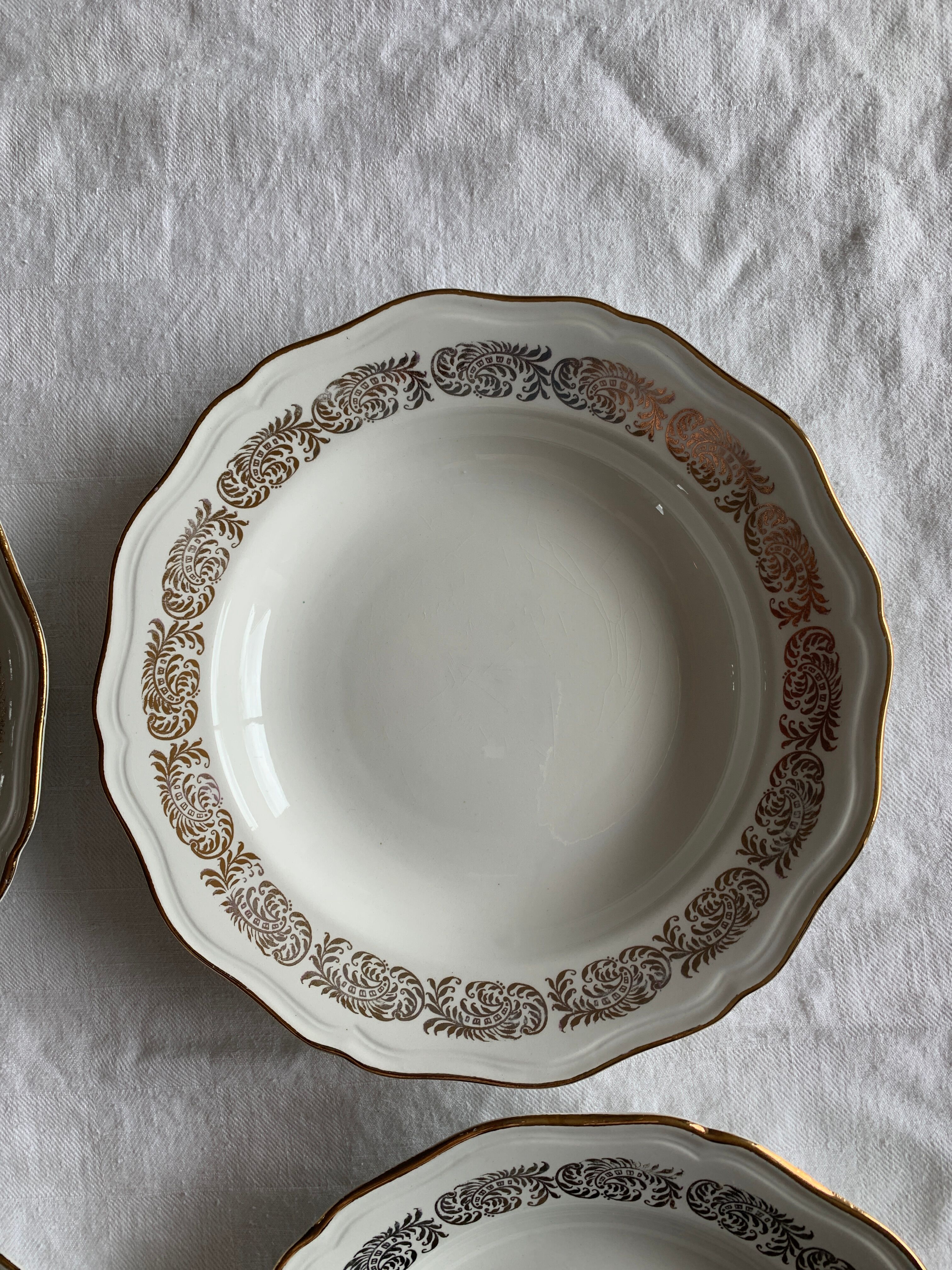 Hollow plates Lucette