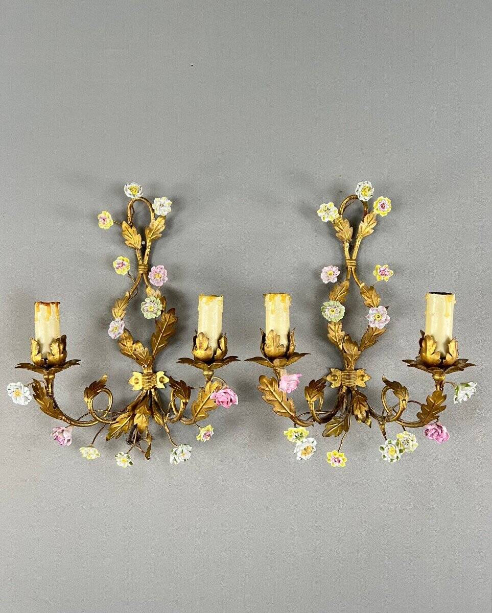 Pair of Maison Baguès wall lights with porcelain flowers, early 19th century