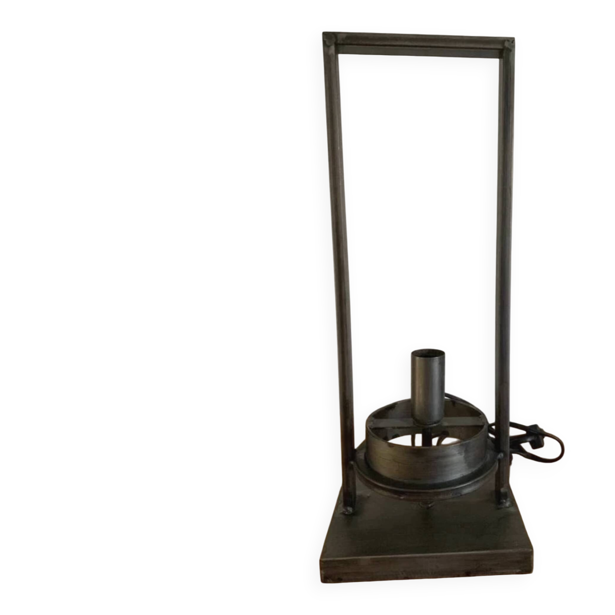Superb table lamp base in raw metal with an industrial style.