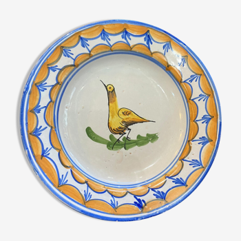 Assiette en faïence représentant un oiseau signée Lario