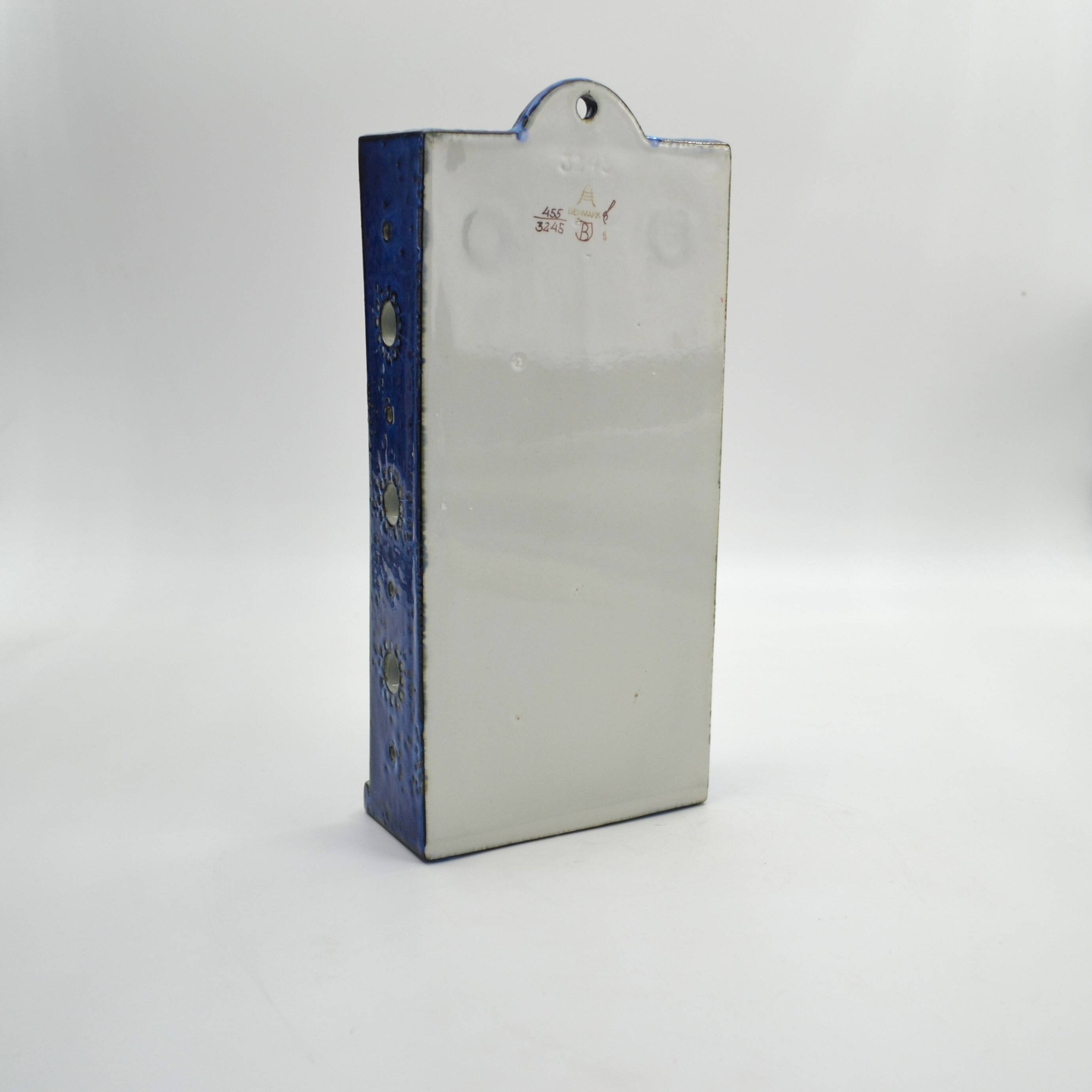 Wall-mounted candle holder in porcelain, Tenera series by Berte Jessen for Aluminia.