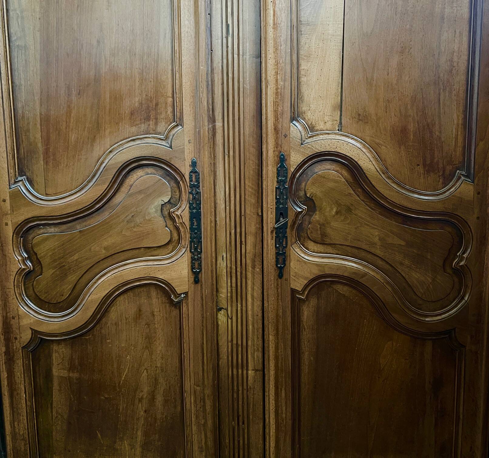 Dauphinoise Louis XV walnut armoire, storage cabinet H: 2.20m