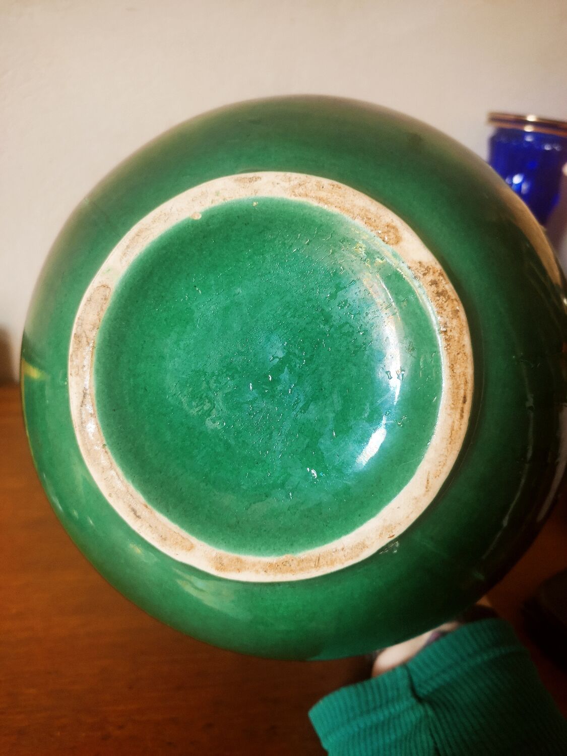 Ball vase with green ceramic string decoration
