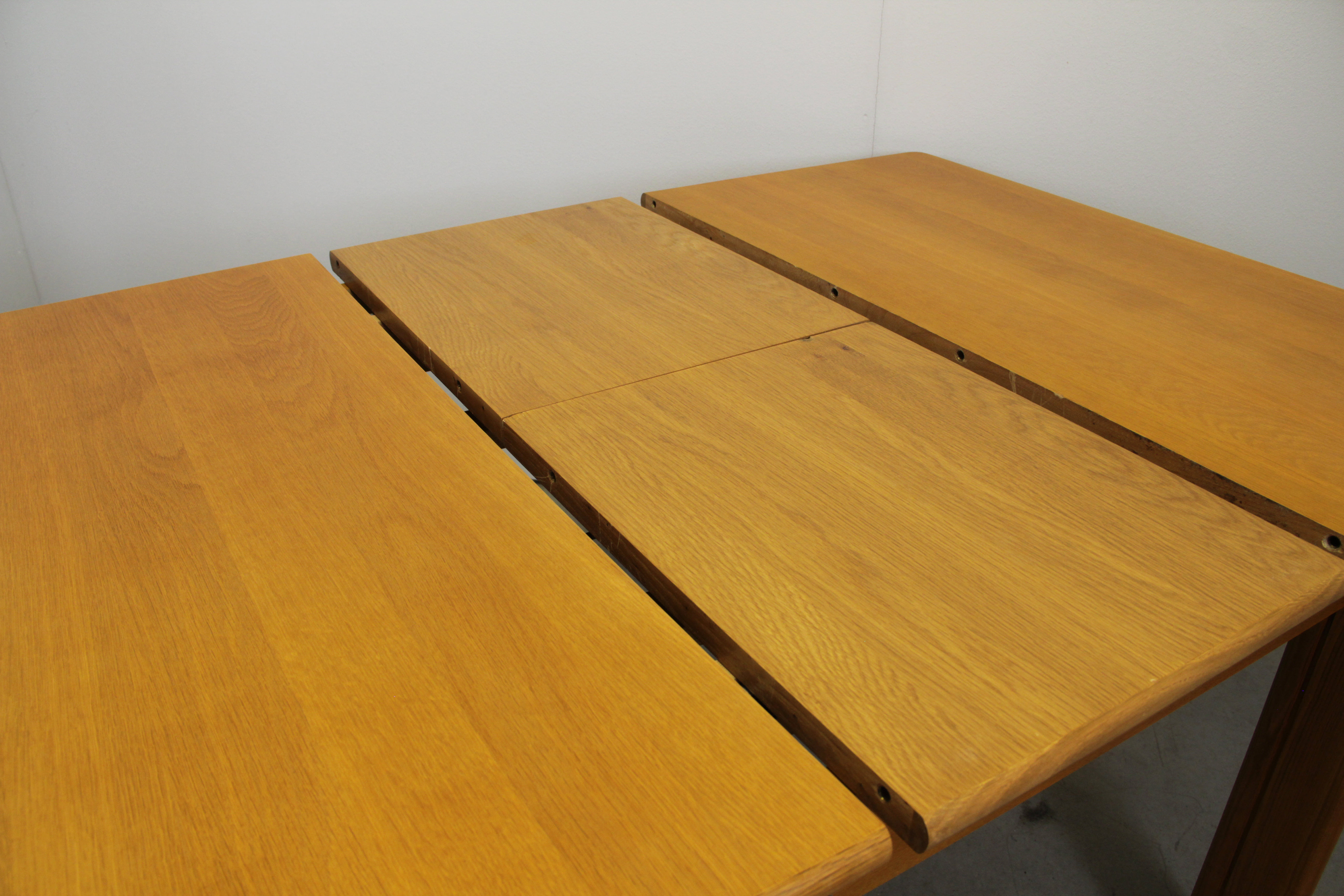 Table à manger extensible en chêne carré, Italie années 1970