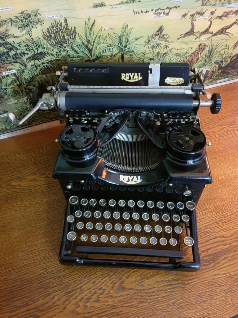 ROYAL typewriter