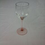 6 glasss of wine on pink foot