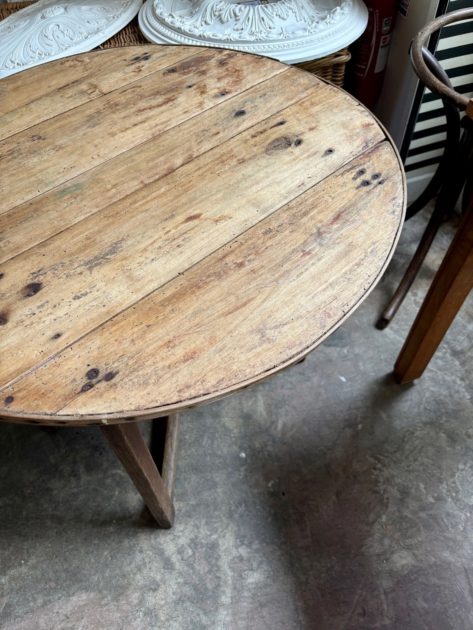 Folding side table in wood ⌀ 81 cm