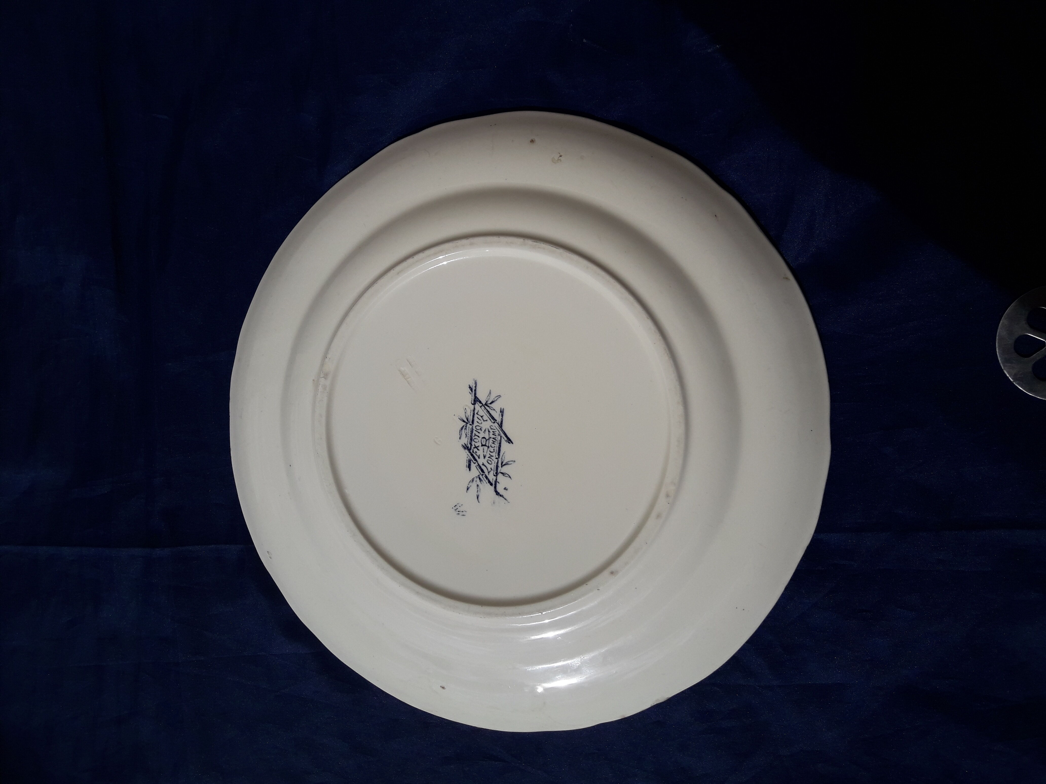 Plat rond en faïence de Longchamp modèle exotique diam 29,5 cm début XXème