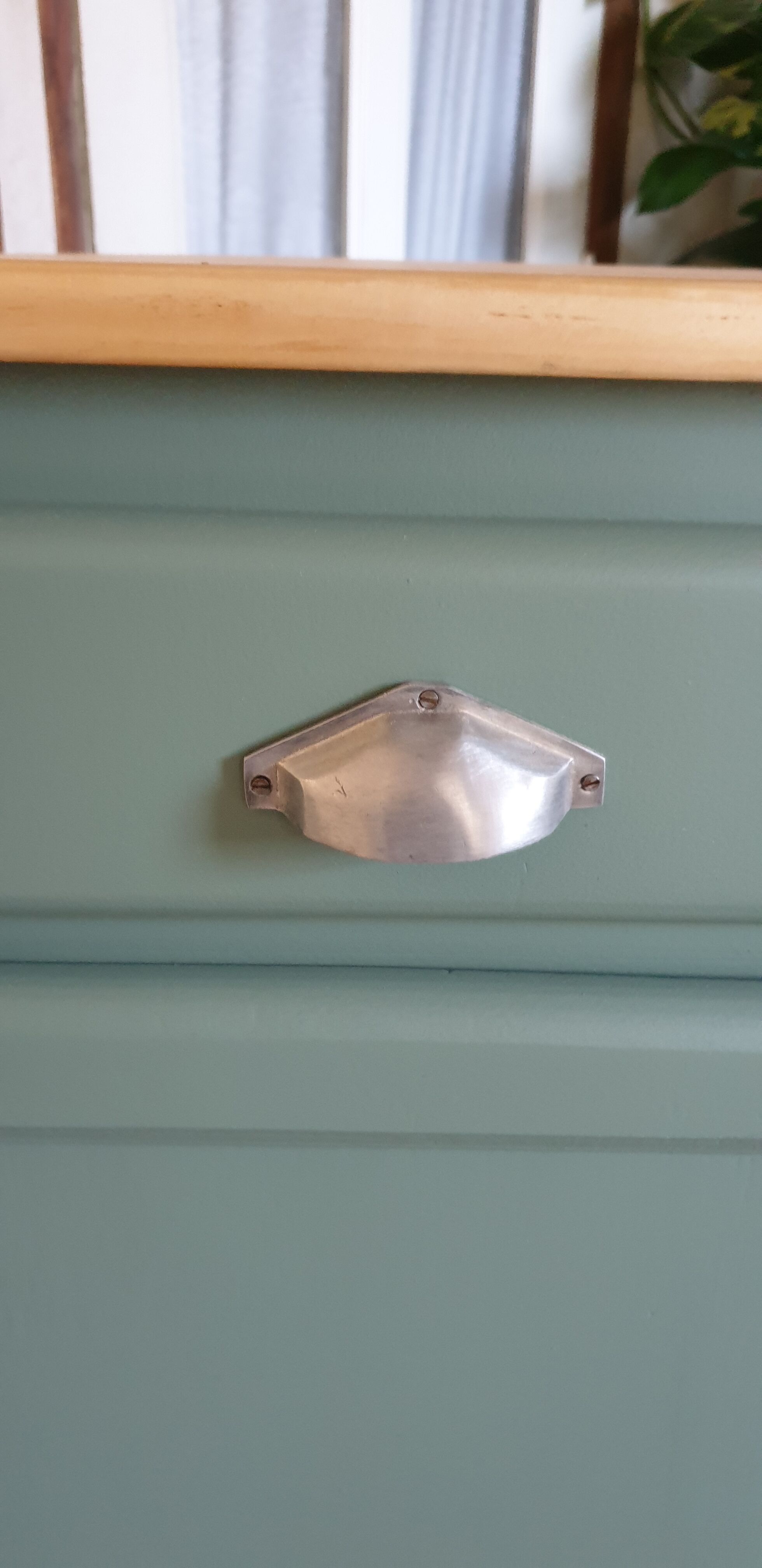 Green Parisian buffet