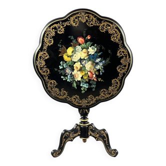 Napoleon III lacquered gueridon table with floral decoration, 19th century.