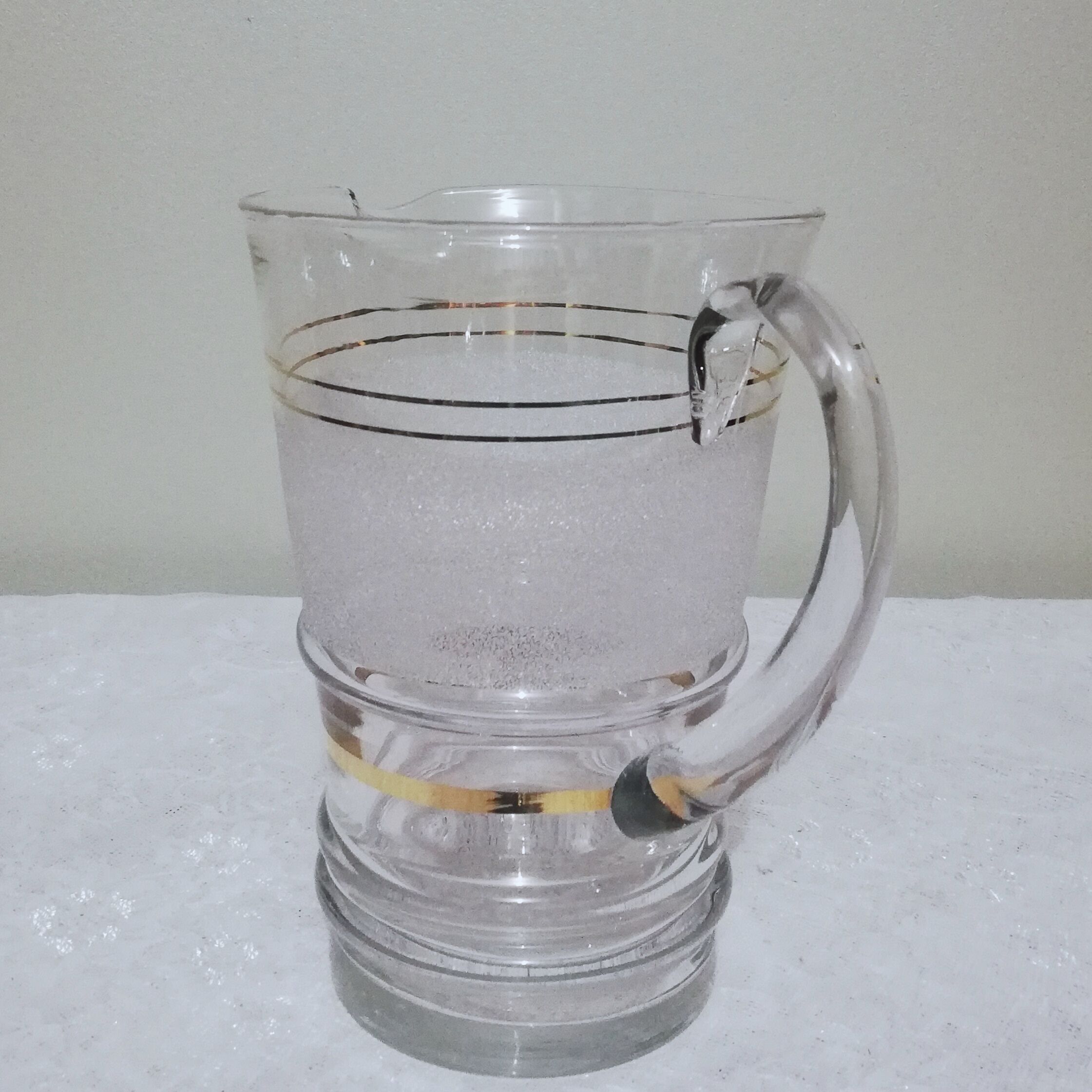 Pitcher in frosted glass and gilding 1 liter
