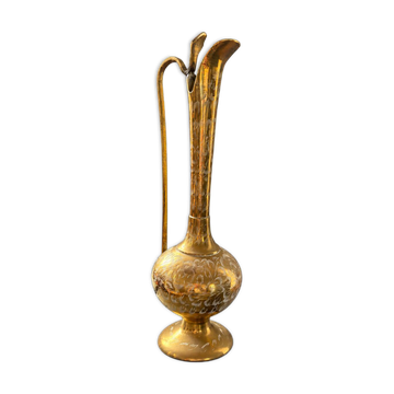 Aiguière en laiton doré