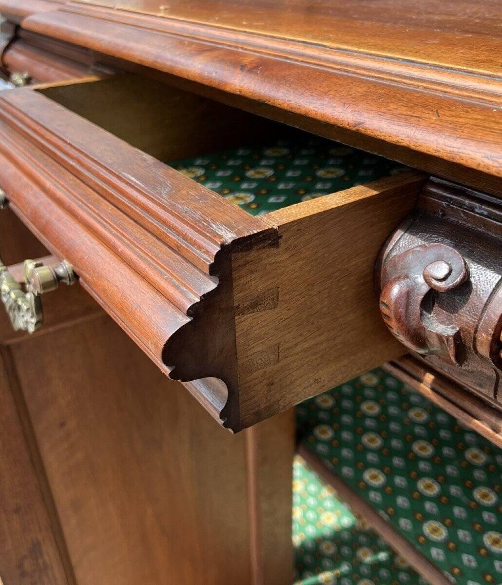 Very important Renaissance buffet with eight doors in solid walnut.