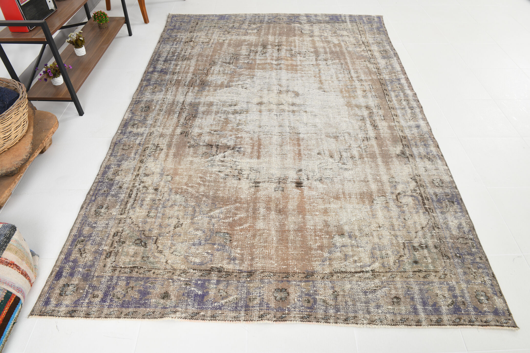 6x9 distressed wool vintage rug 292x191cm