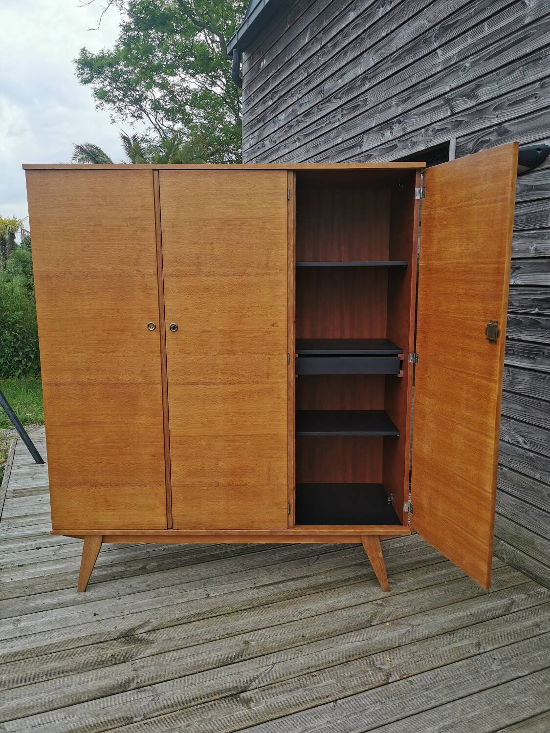 Vintage dressing cabinet
