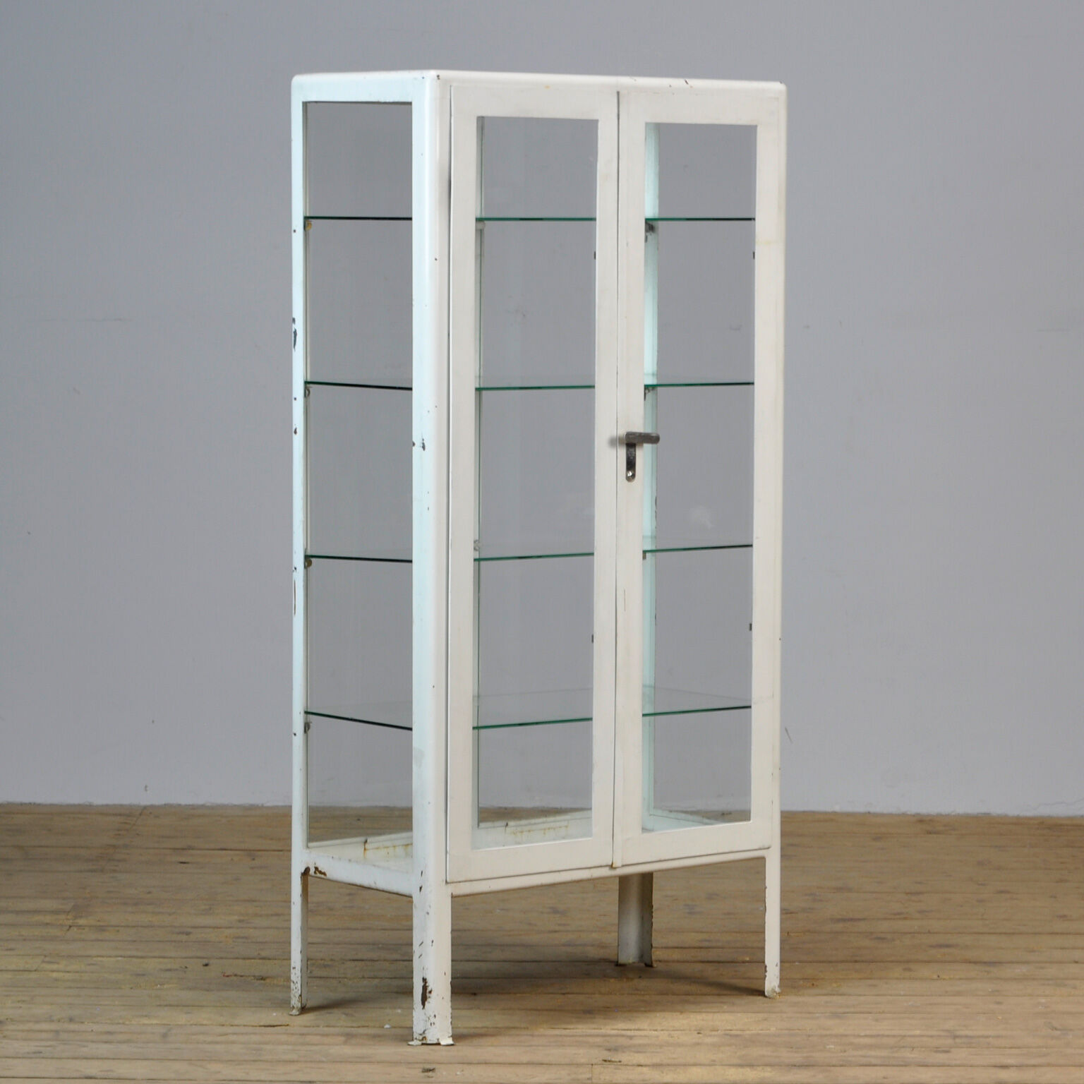 Vitrine médicale en fer, 1970