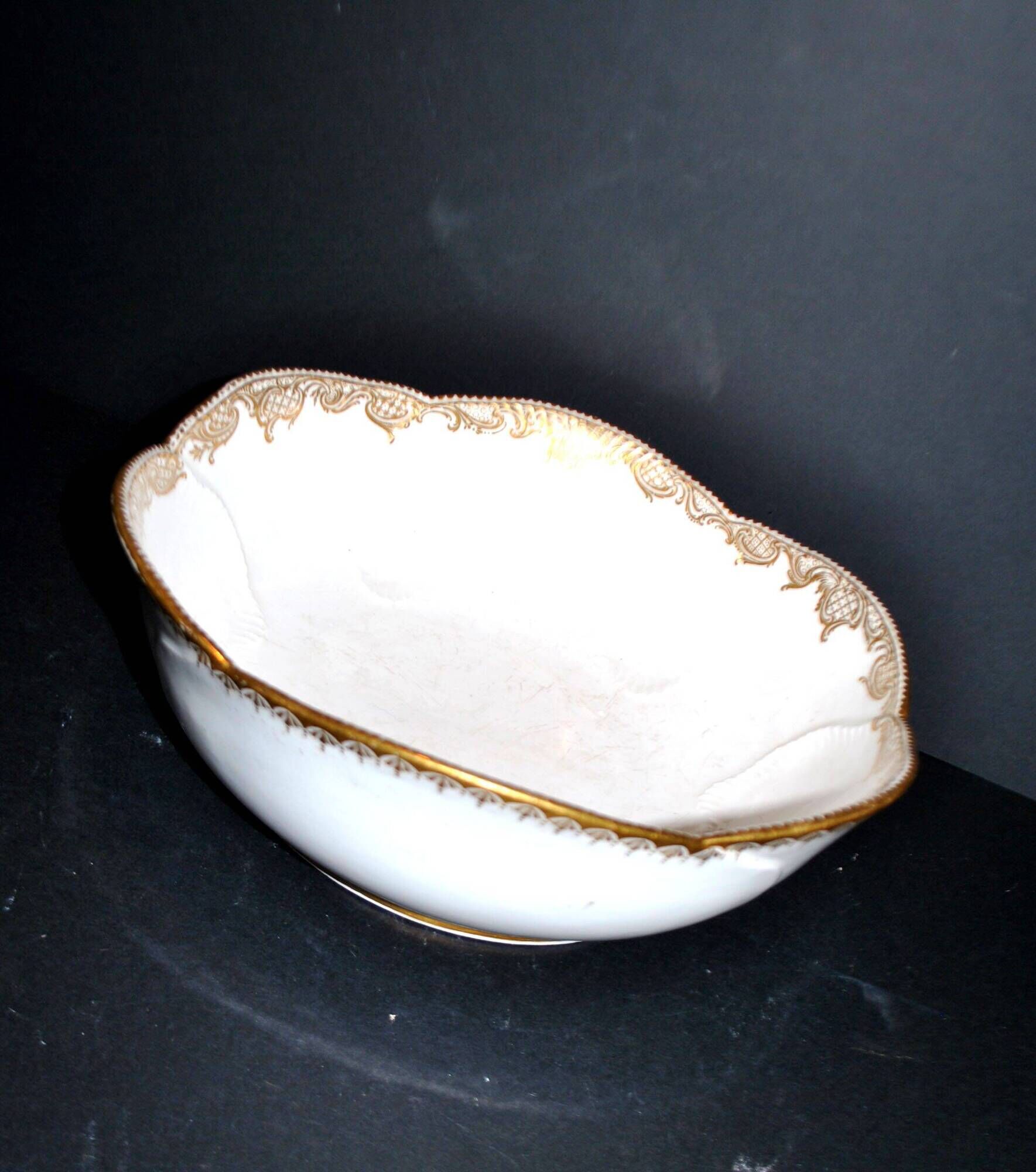 Antique Sèvres porcelain salad bowl with hand-painted gold arabesque decoration