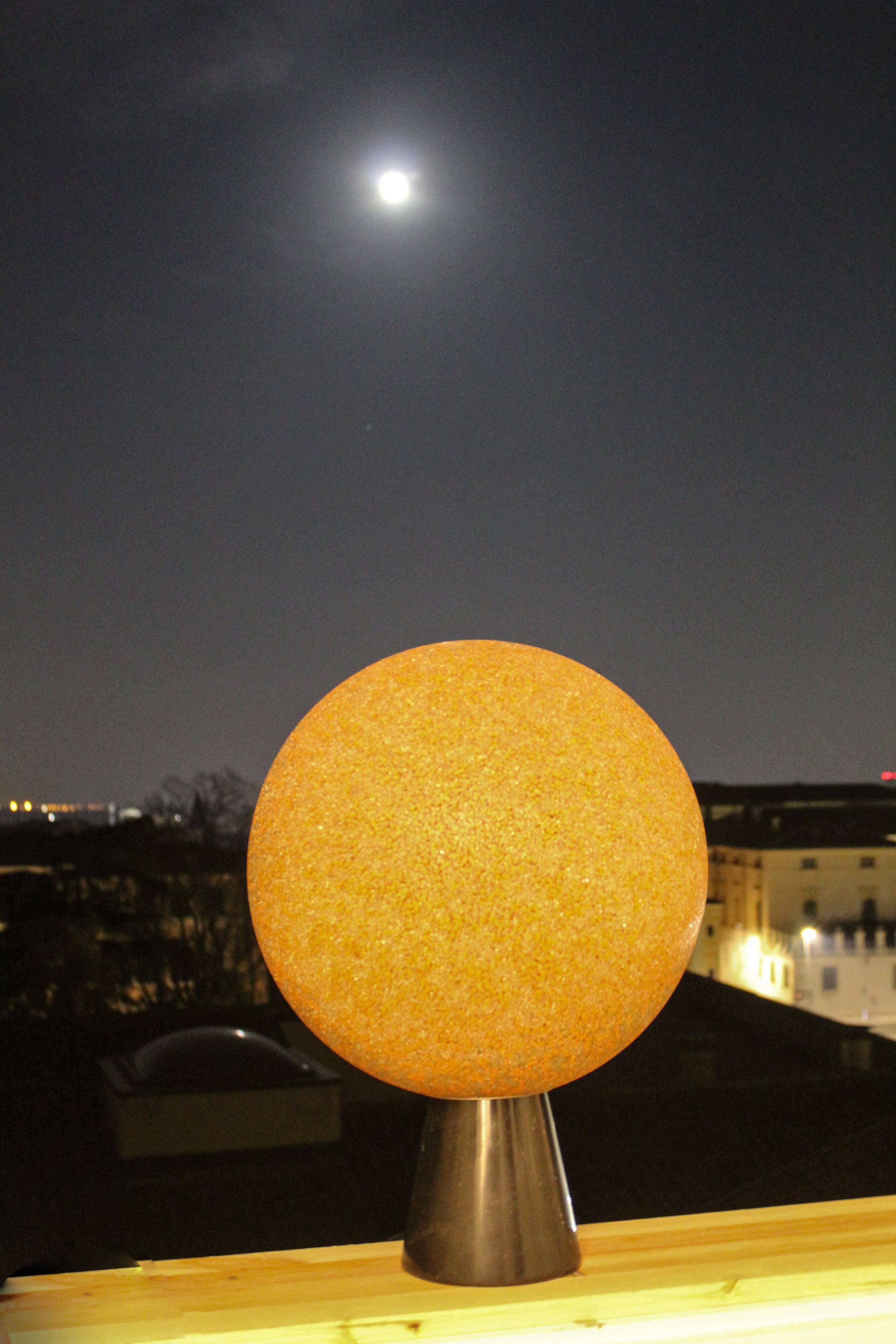 Lampe de table « Marte » avec base en marbre noir Marquina Jonh & Silvia Reid Années 1960