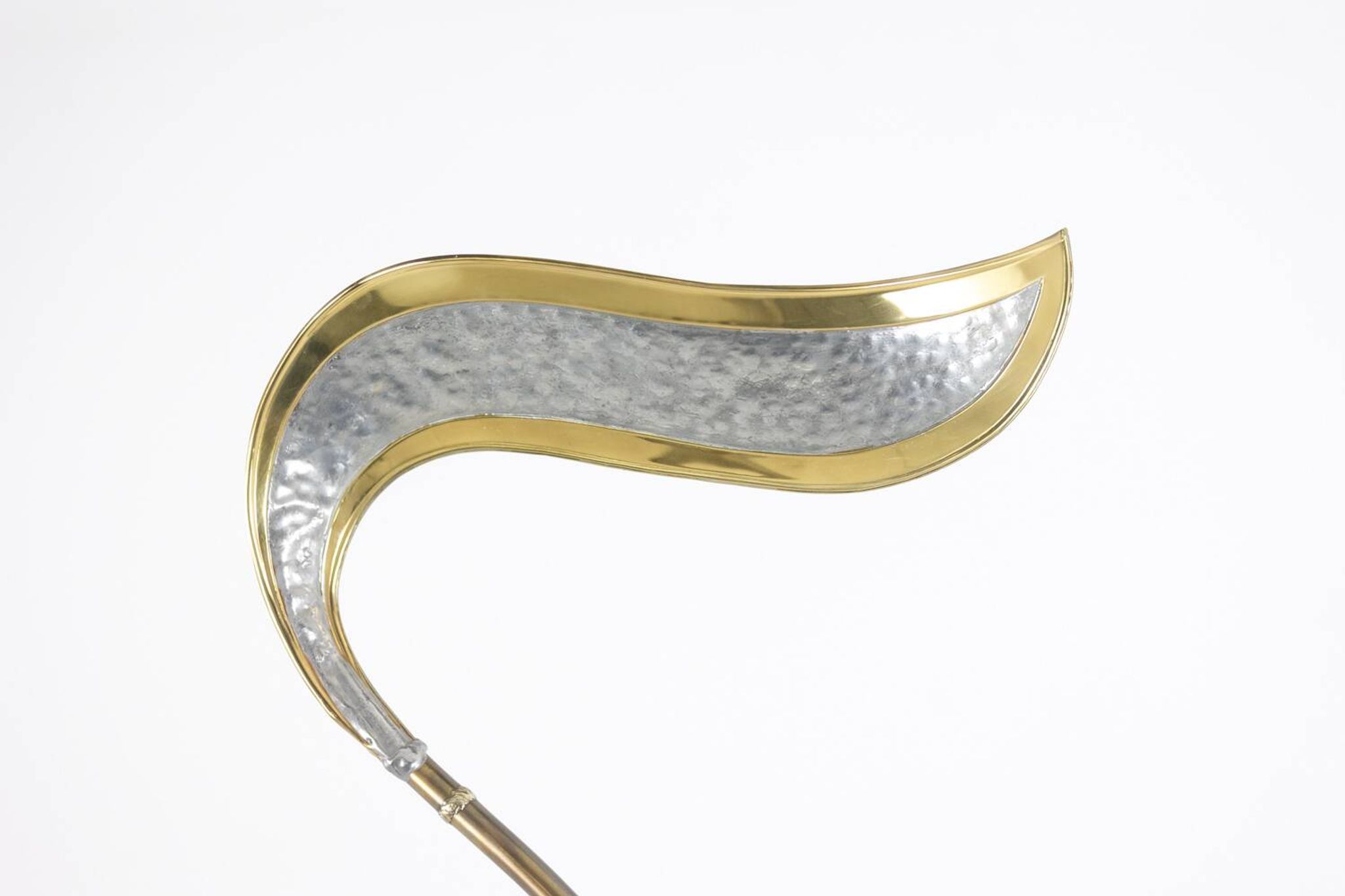 Maison Honoré. Lampadaire en laiton doré. Circa 1970.
