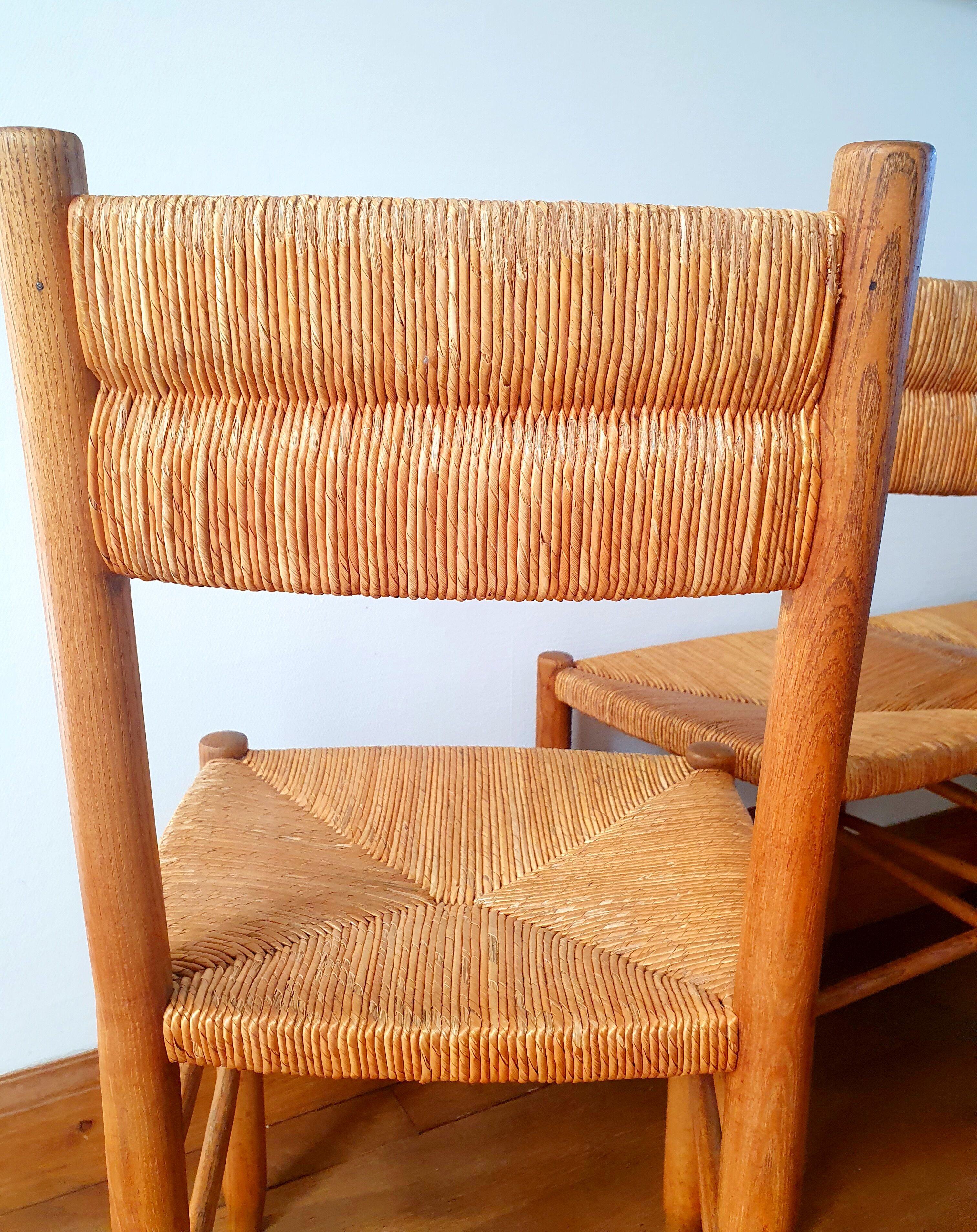 Series of 4 seat chairs and mulched backrest