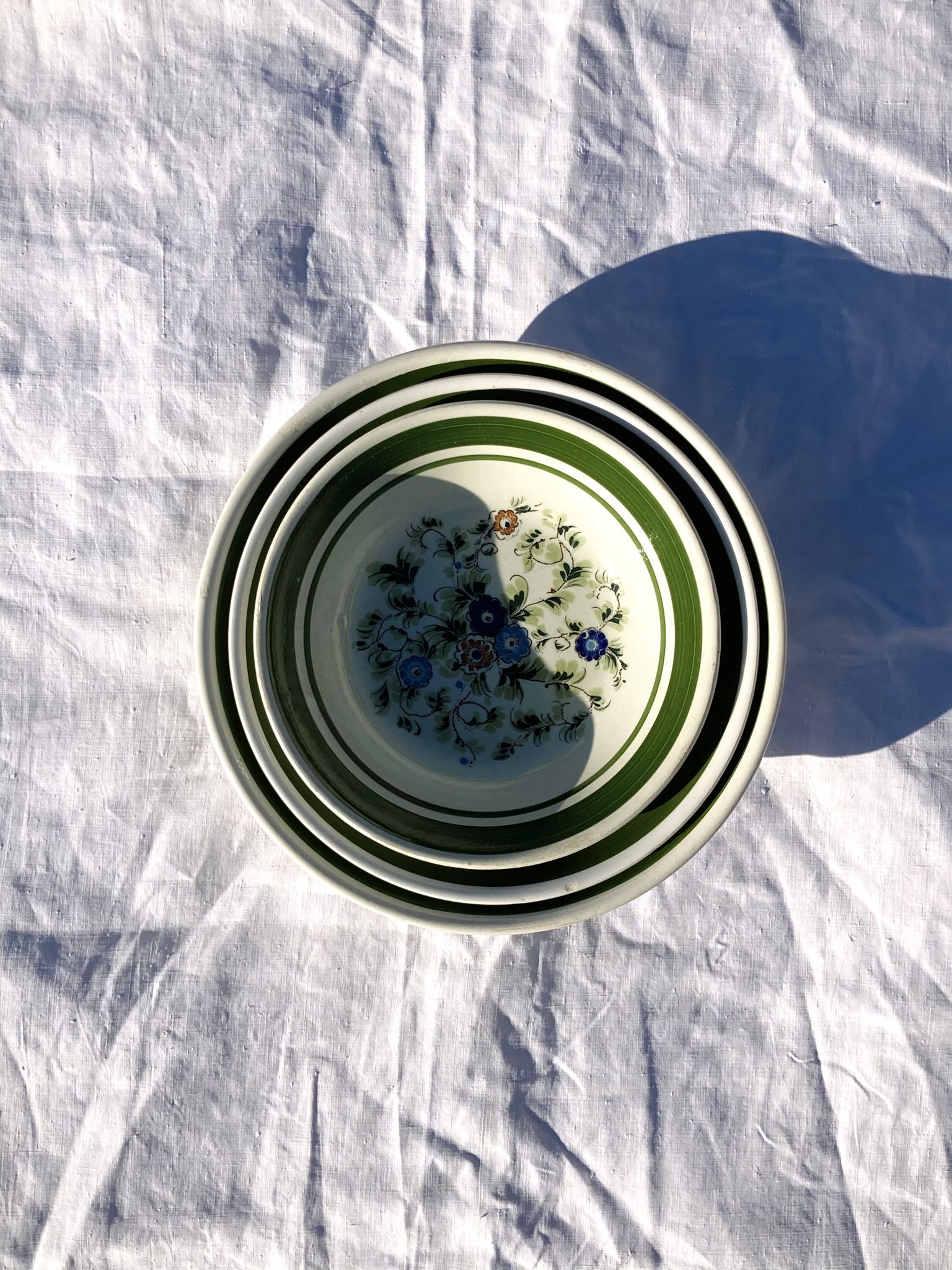 Le lot de plat motif fleurs